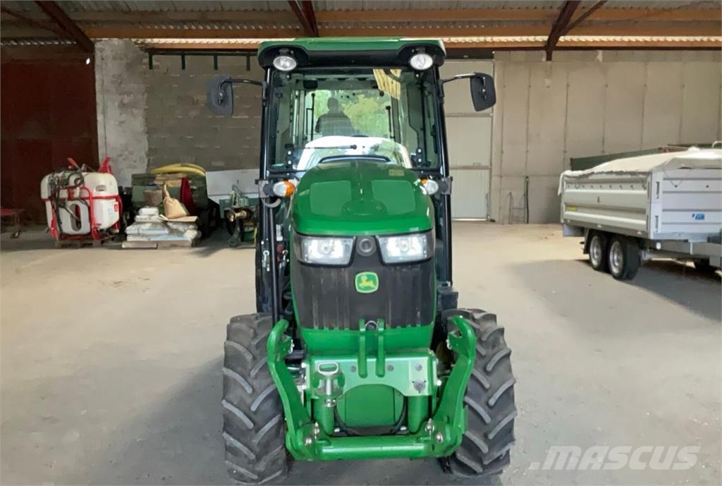 John Deere 5075 GN Traktorit
