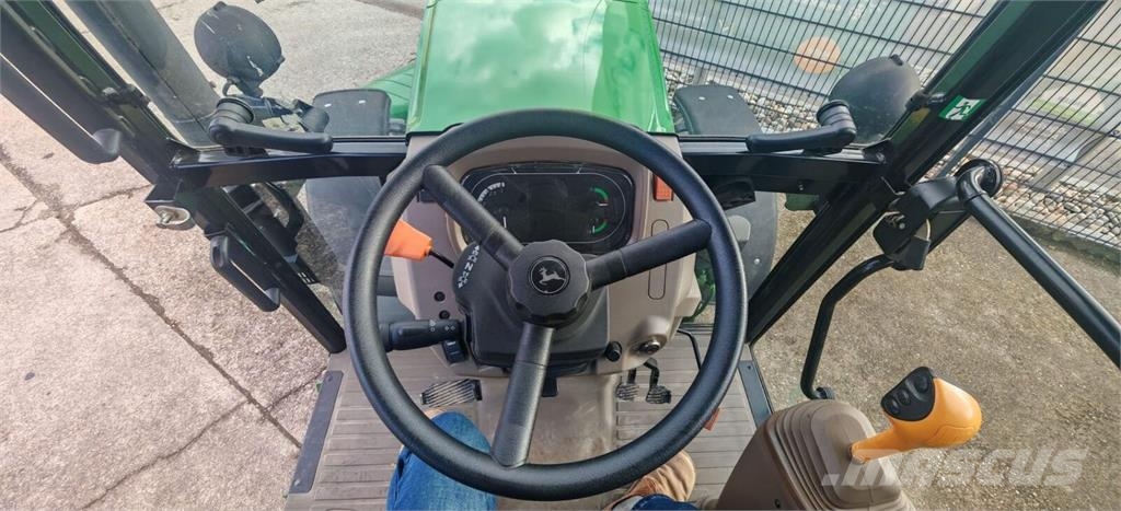 John Deere 5090GF 트랙터