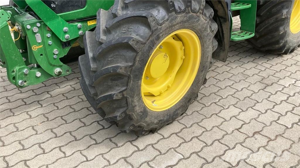John Deere 5100M Trattori