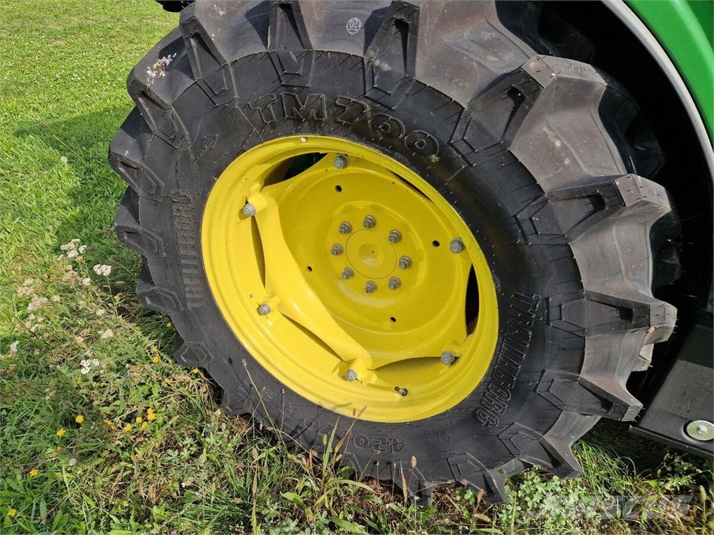 John Deere 5105GN Tractors