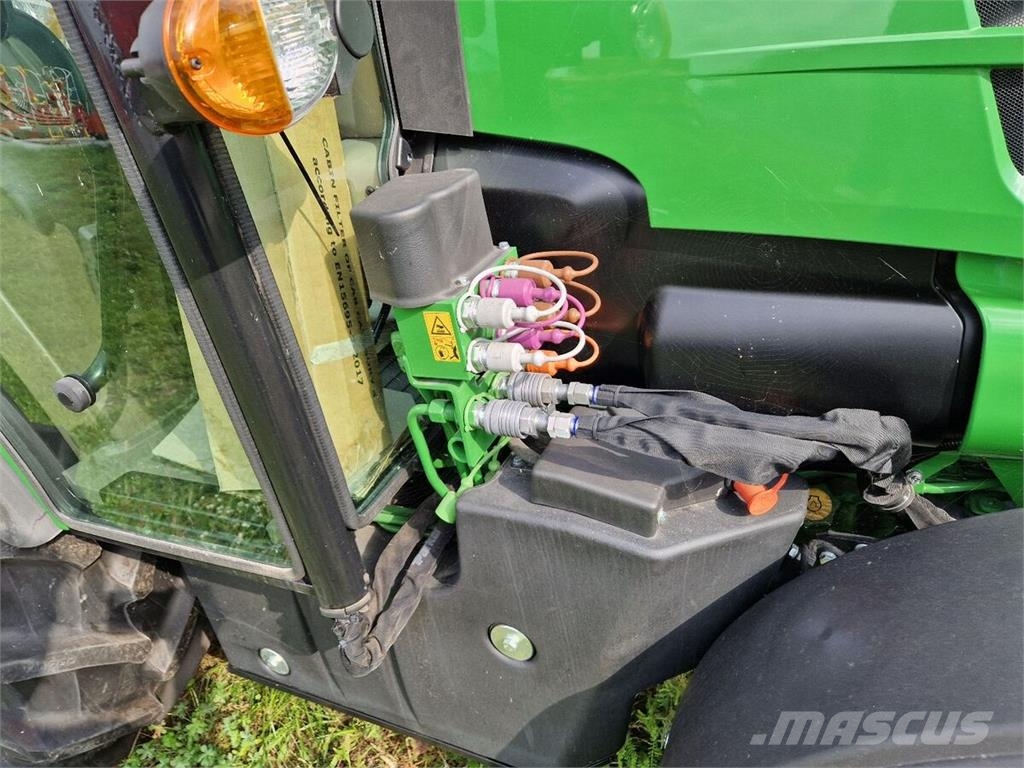John Deere 5105GN Tractors