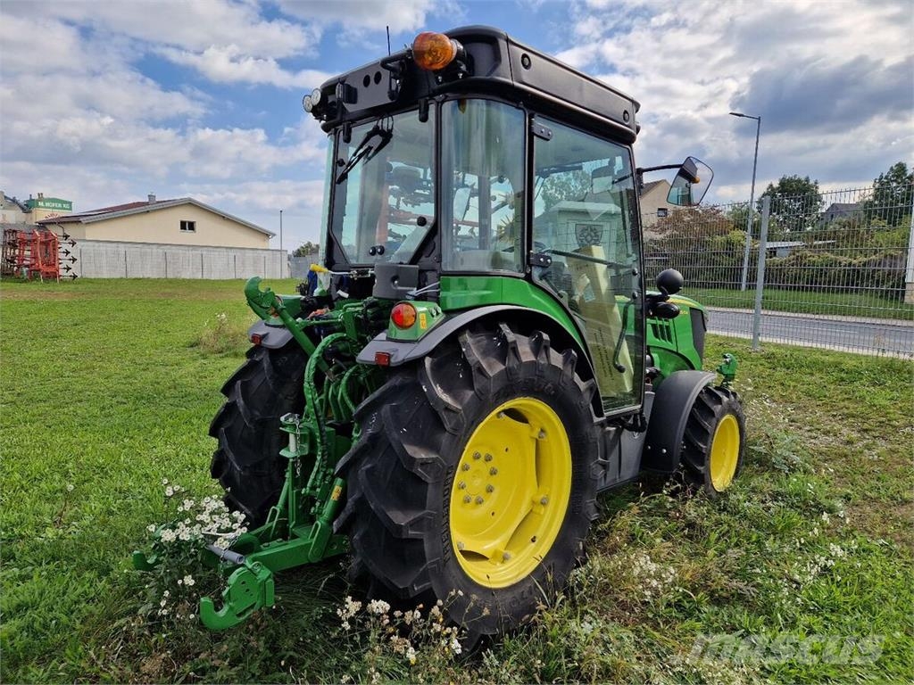 John Deere 5105GN Tractors
