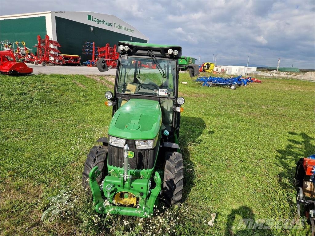 John Deere 5105GN Tractors