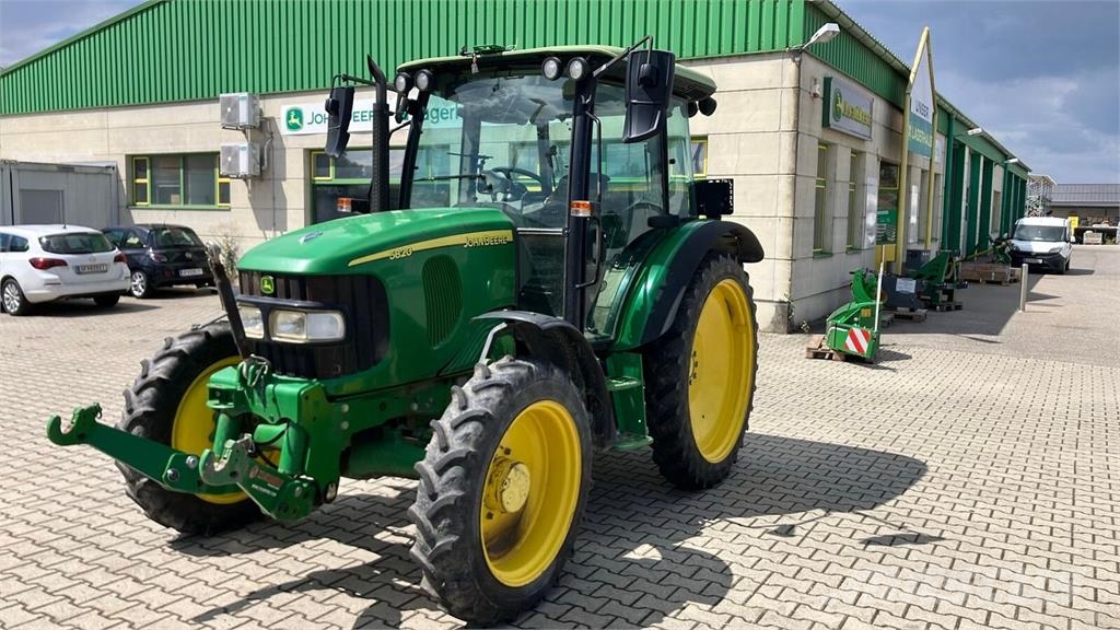 John Deere 5820 Trattori