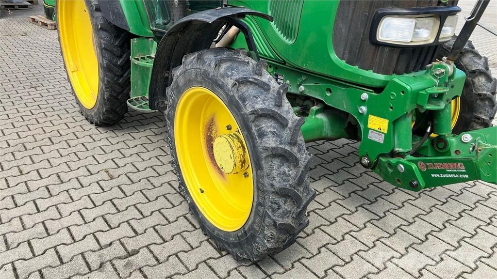 John Deere 5820 Trattori