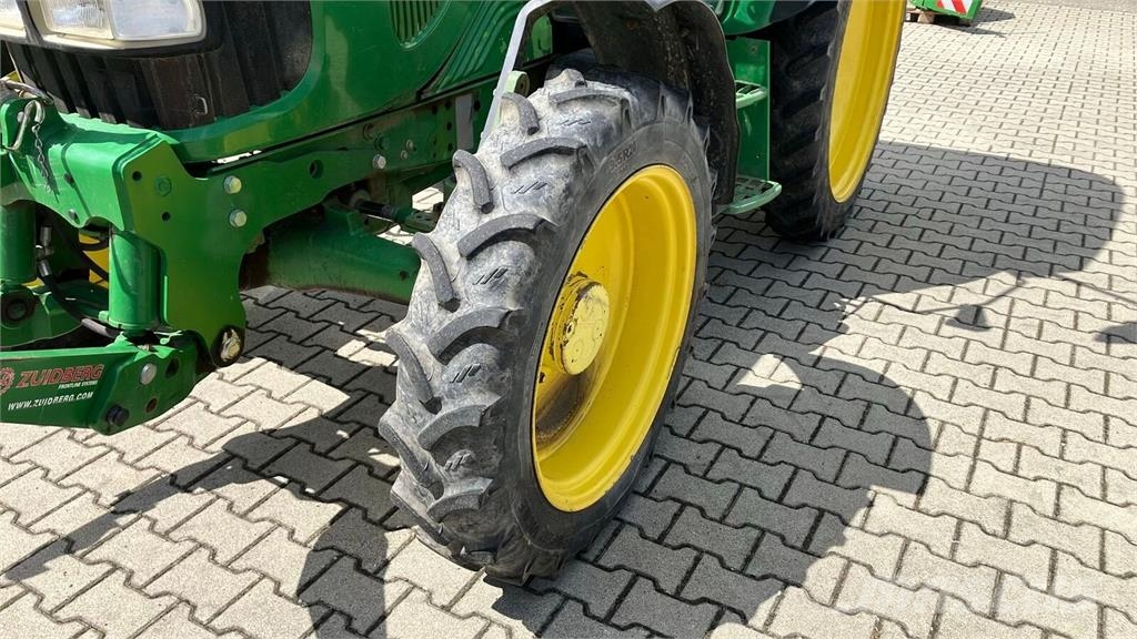 John Deere 5820 Trattori