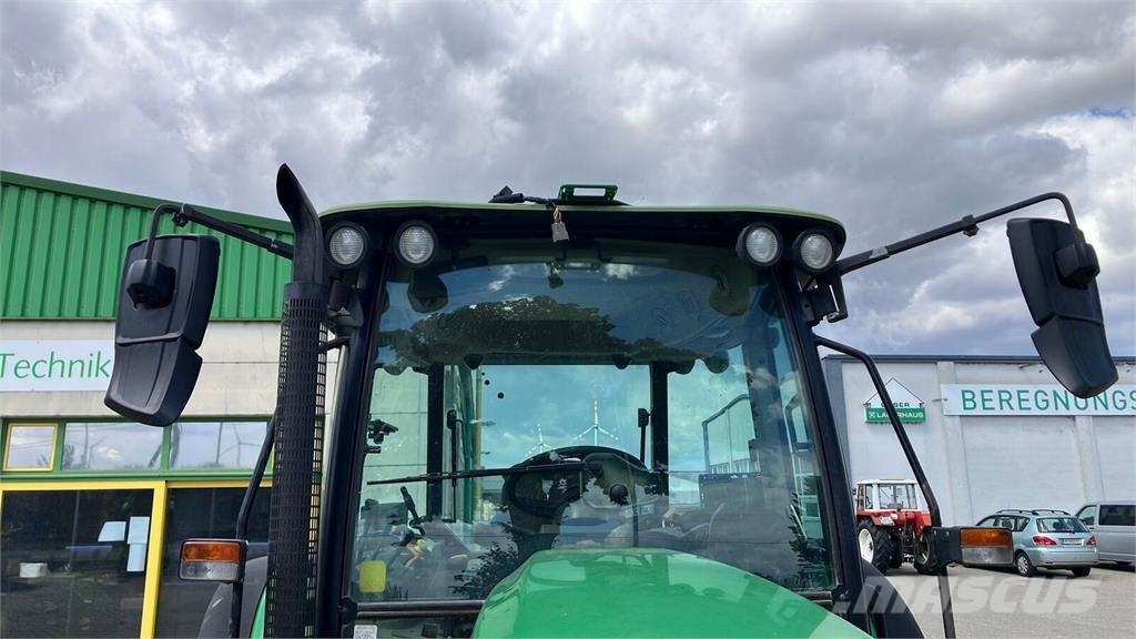 John Deere 5820 Trattori