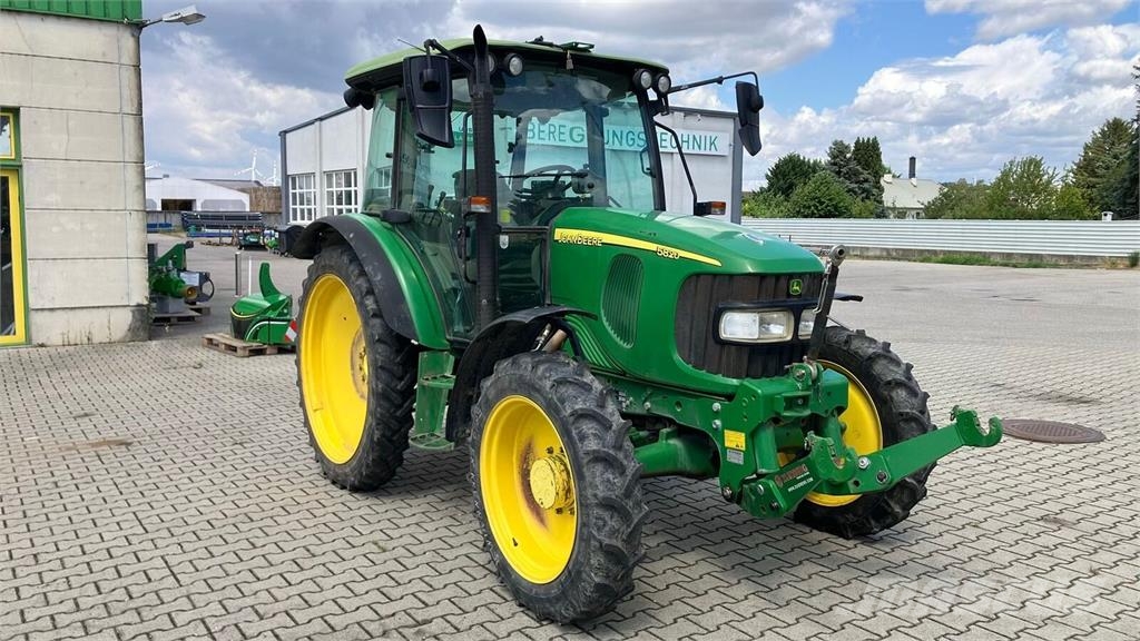 John Deere 5820 Trattori