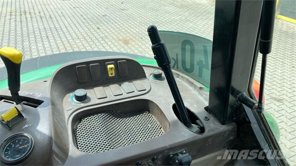 John Deere 5820 Trattori