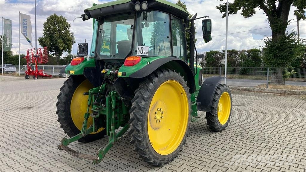 John Deere 5820 Trattori