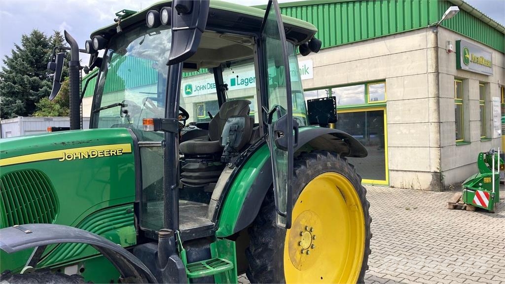 John Deere 5820 Trattori