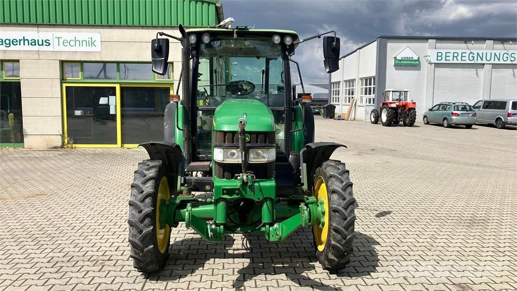 John Deere 5820 Trattori