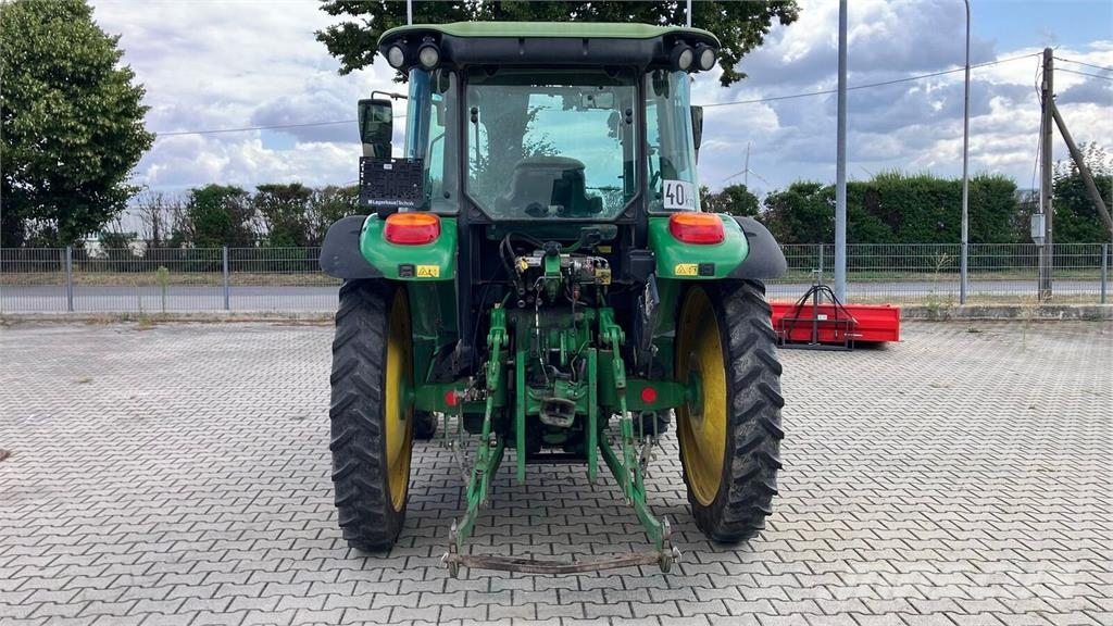 John Deere 5820 Trattori