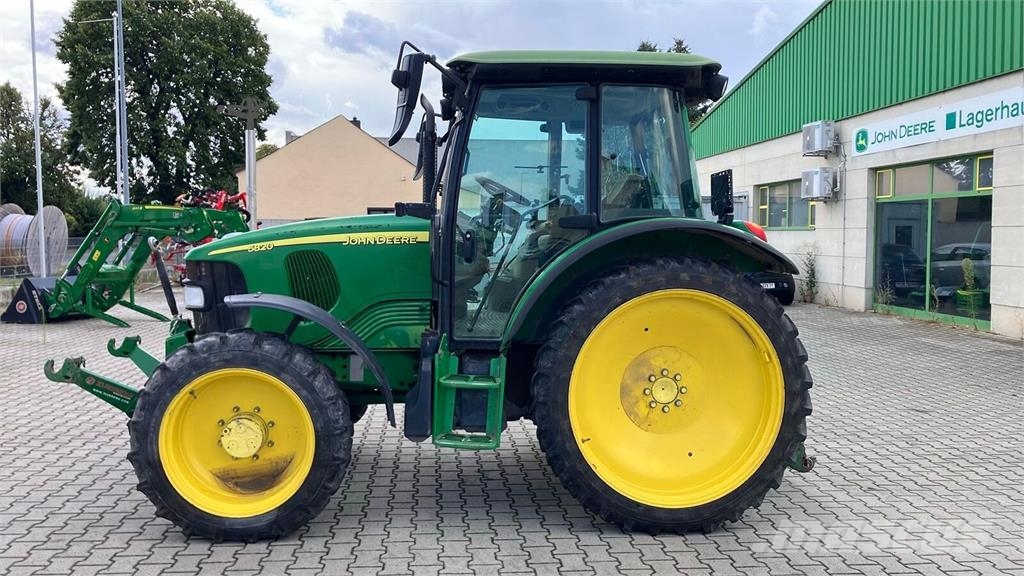 John Deere 5820 Trattori