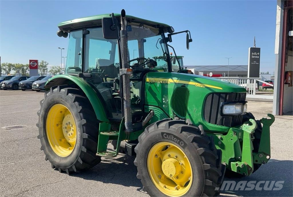 John Deere 5820 Traktorji