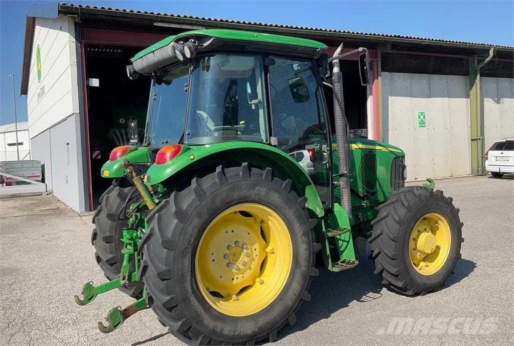John Deere 5820 Traktorji