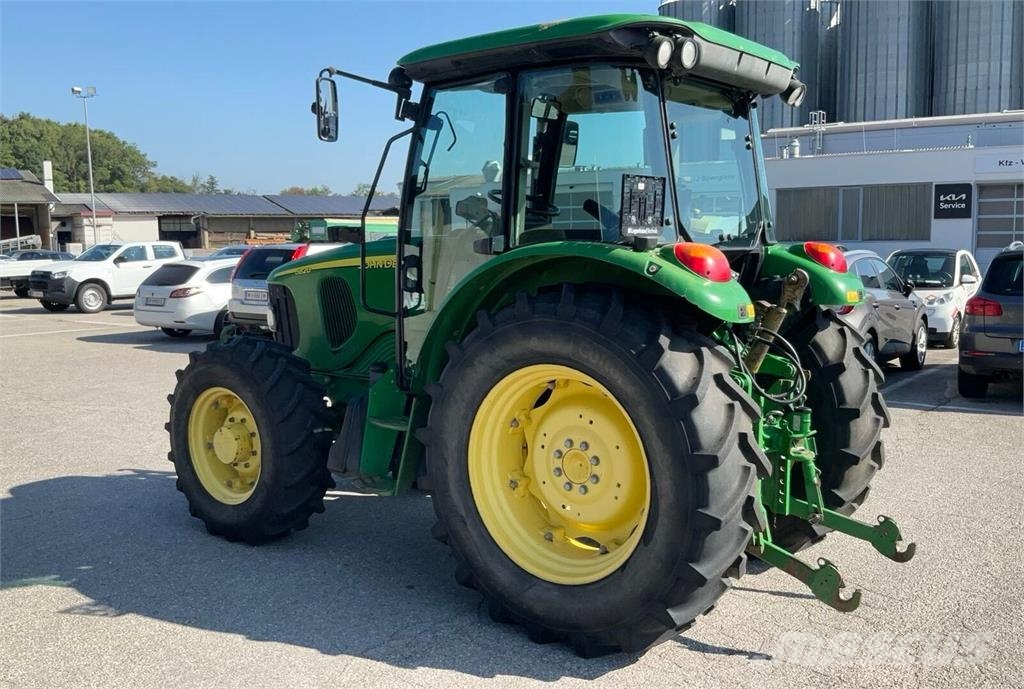 John Deere 5820 Traktorji