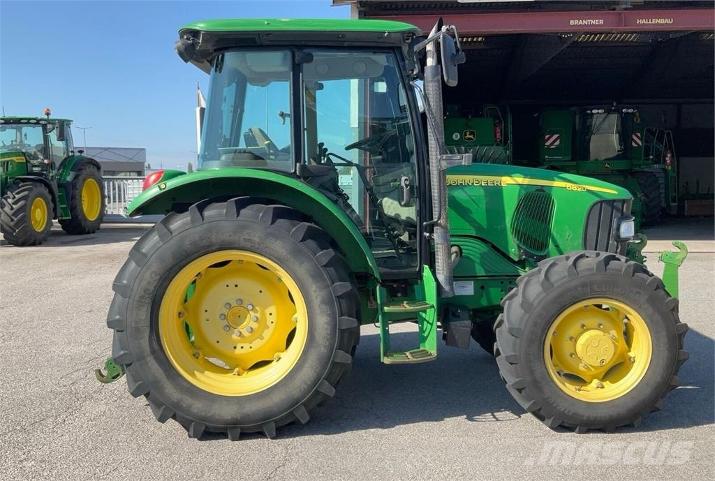 John Deere 5820 Traktorji