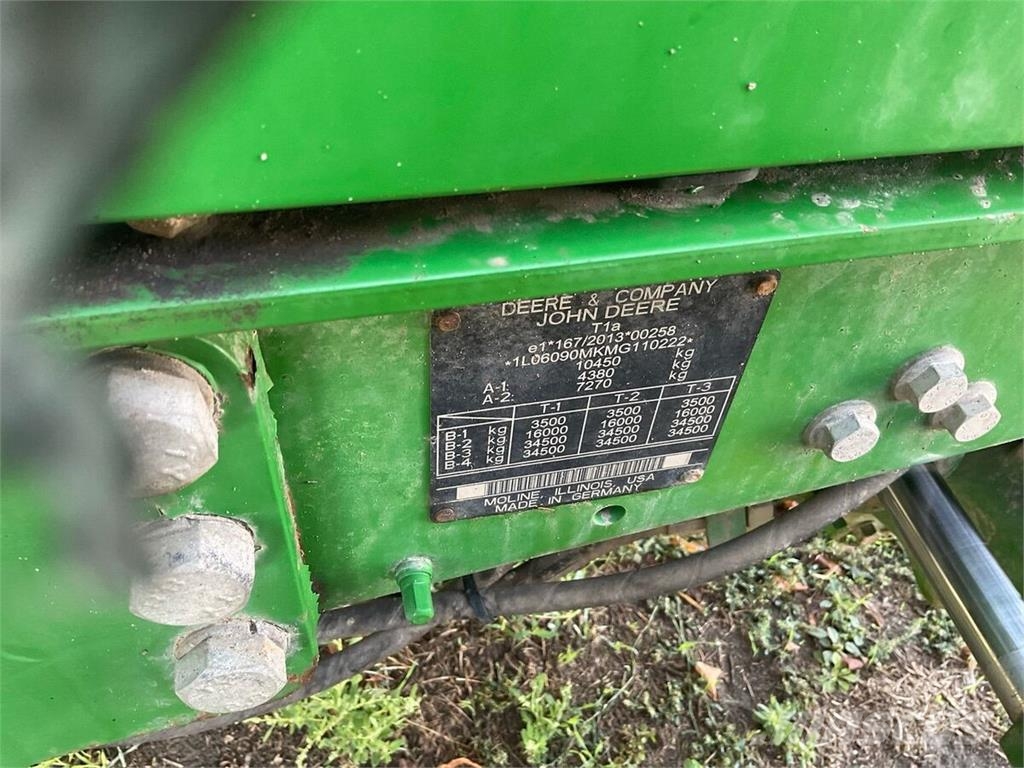 John Deere 6090M Traktori
