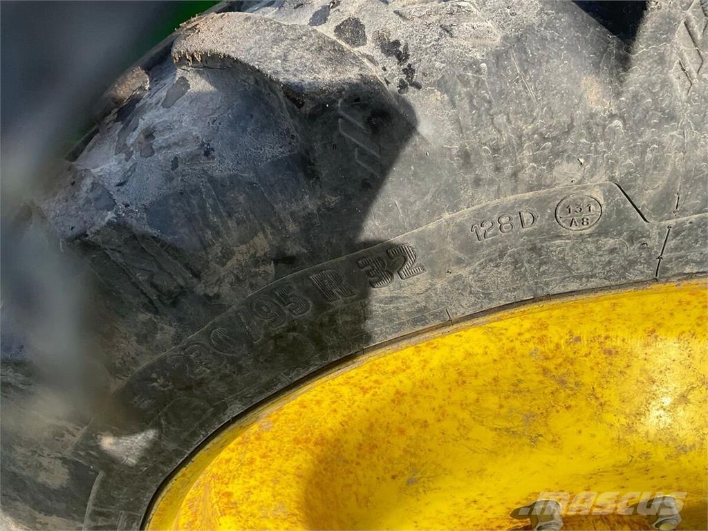 John Deere 6090M Traktorit