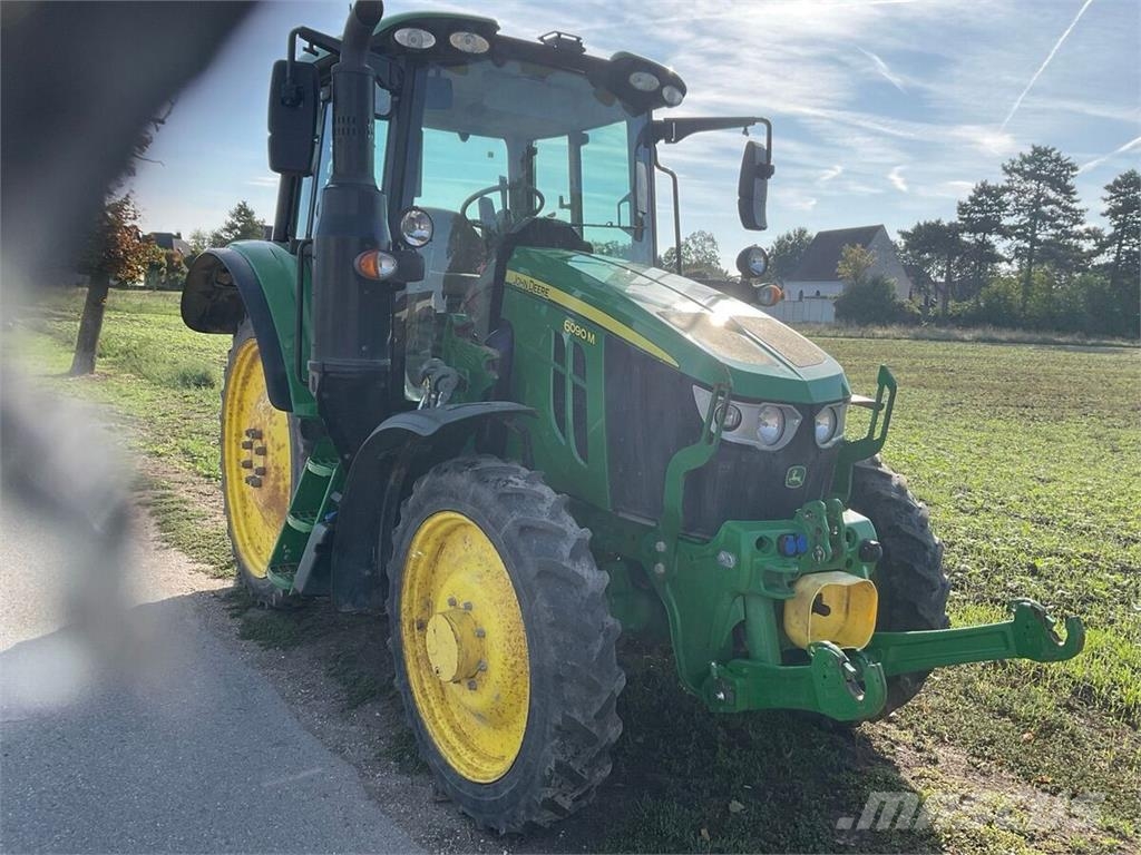John Deere 6090M Traktorit