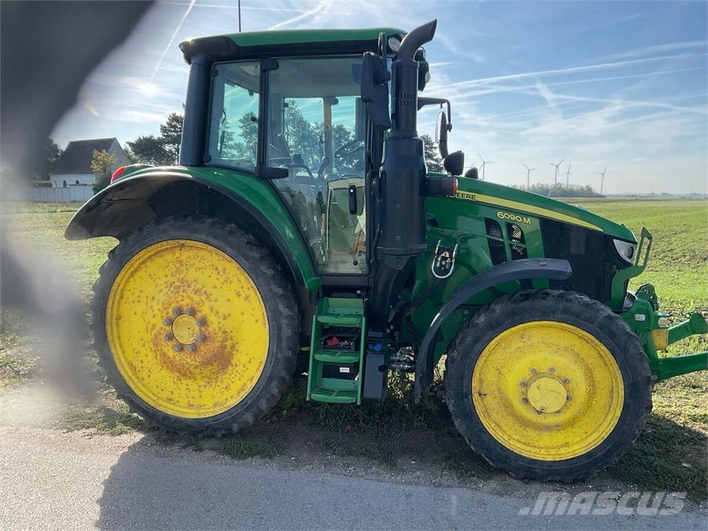John Deere 6090M Traktorit