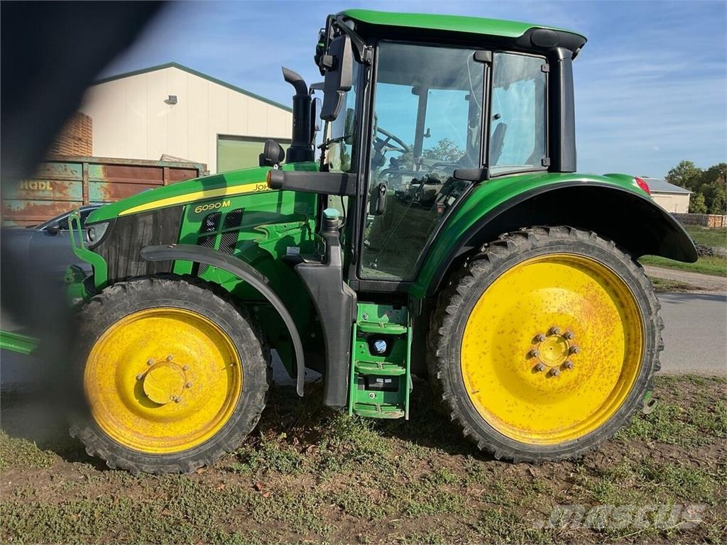 John Deere 6090M Traktorit