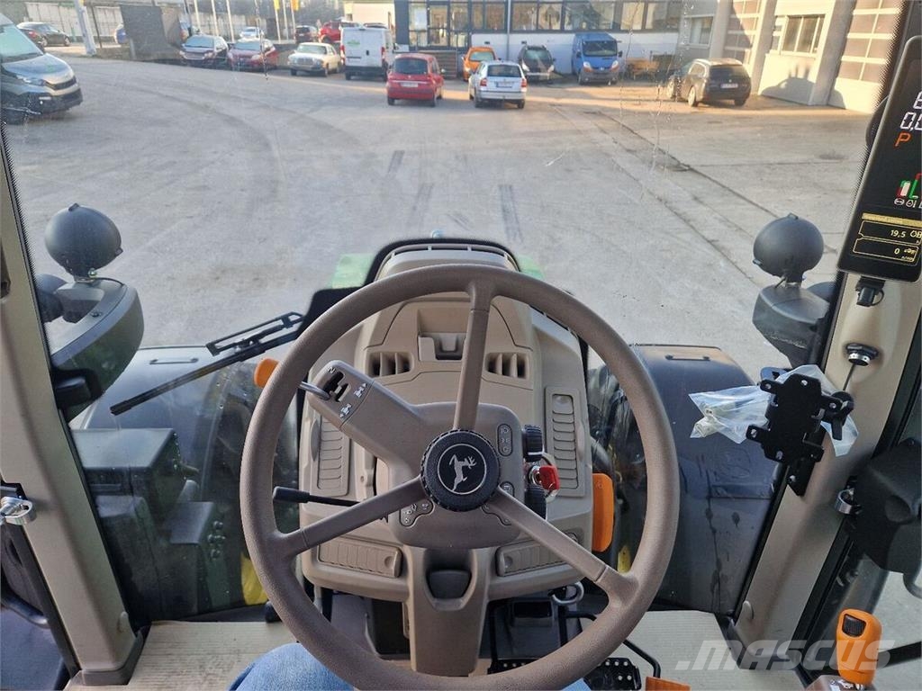 John Deere 6120M الجرارات