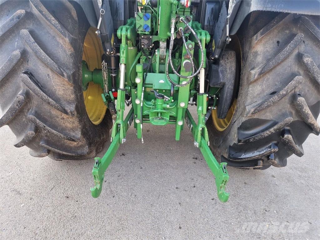 John Deere 6120M الجرارات