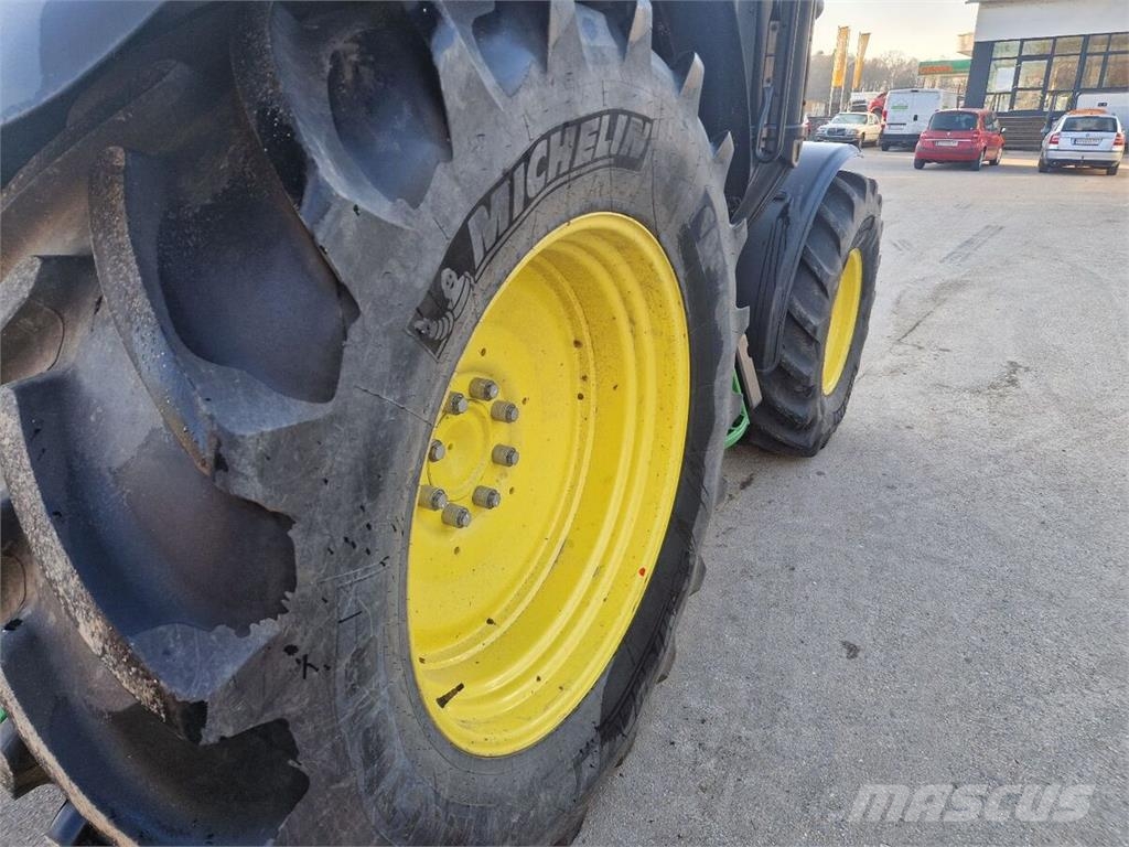 John Deere 6120M الجرارات