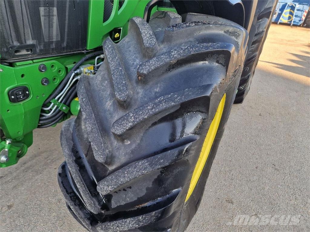 John Deere 6120M الجرارات