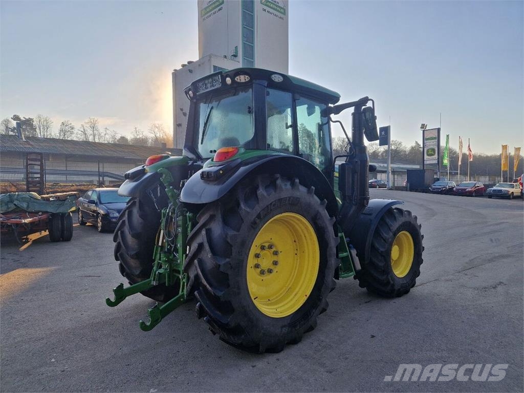 John Deere 6120M الجرارات