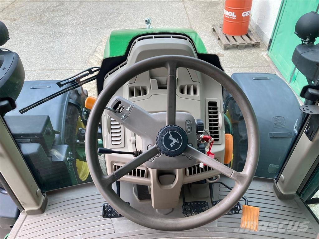 John Deere 6120M Traktoriai