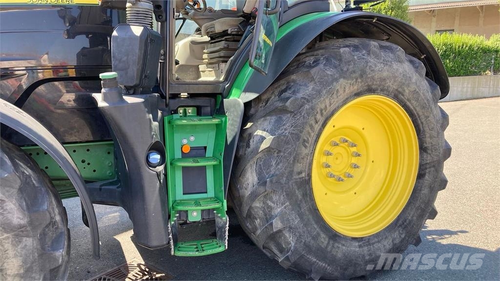 John Deere 6250R الجرارات