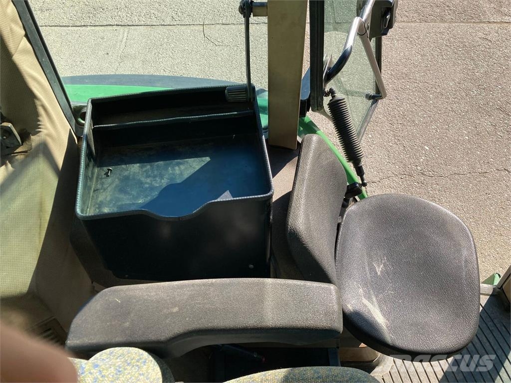 John Deere 6400 الجرارات
