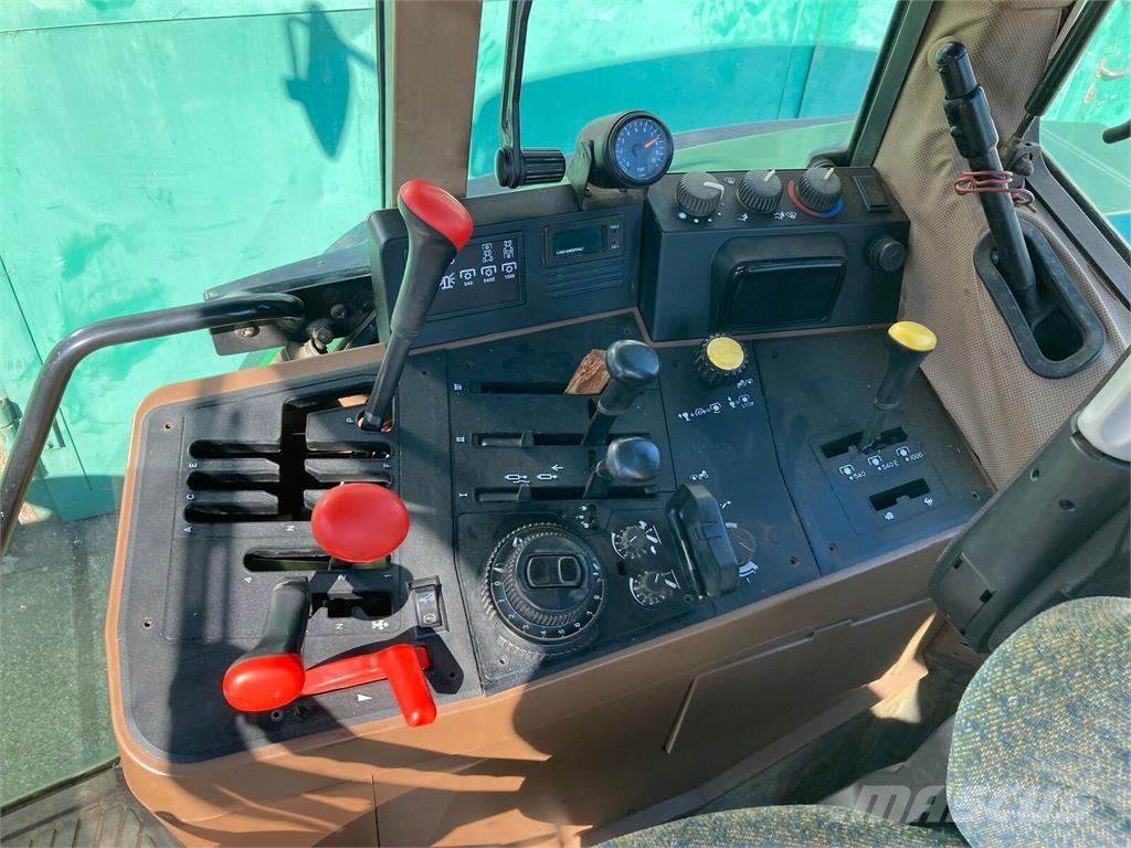 John Deere 6400 الجرارات