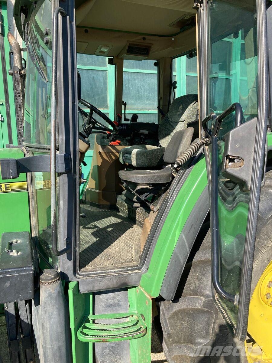 John Deere 6400 الجرارات