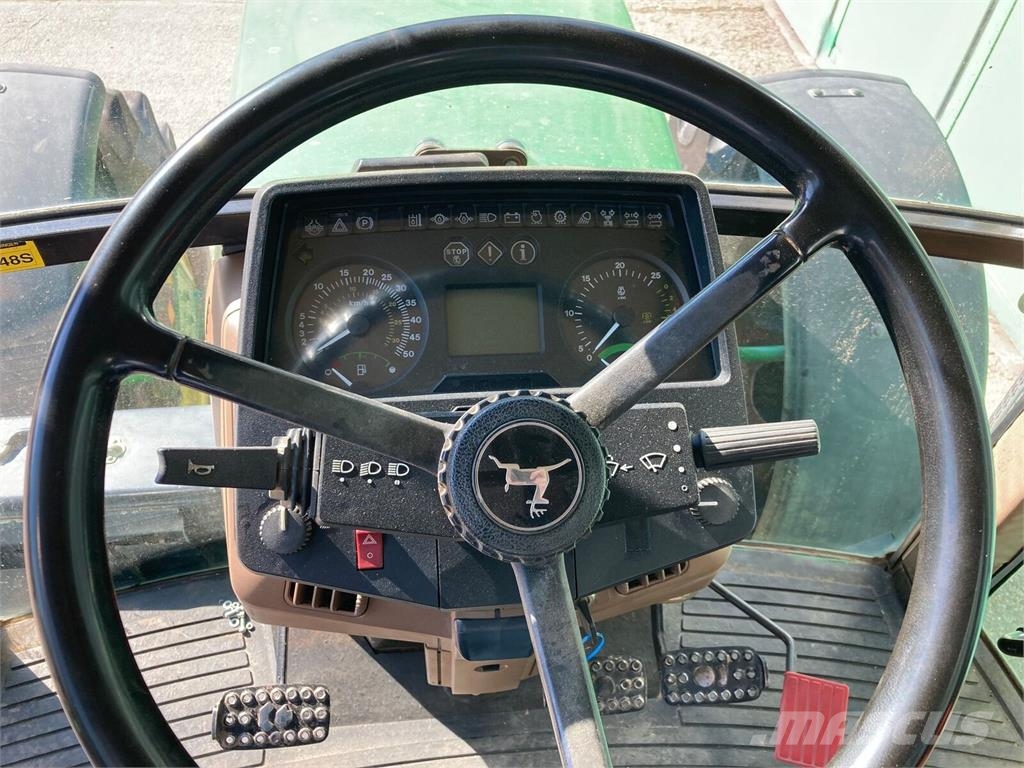 John Deere 6400 الجرارات