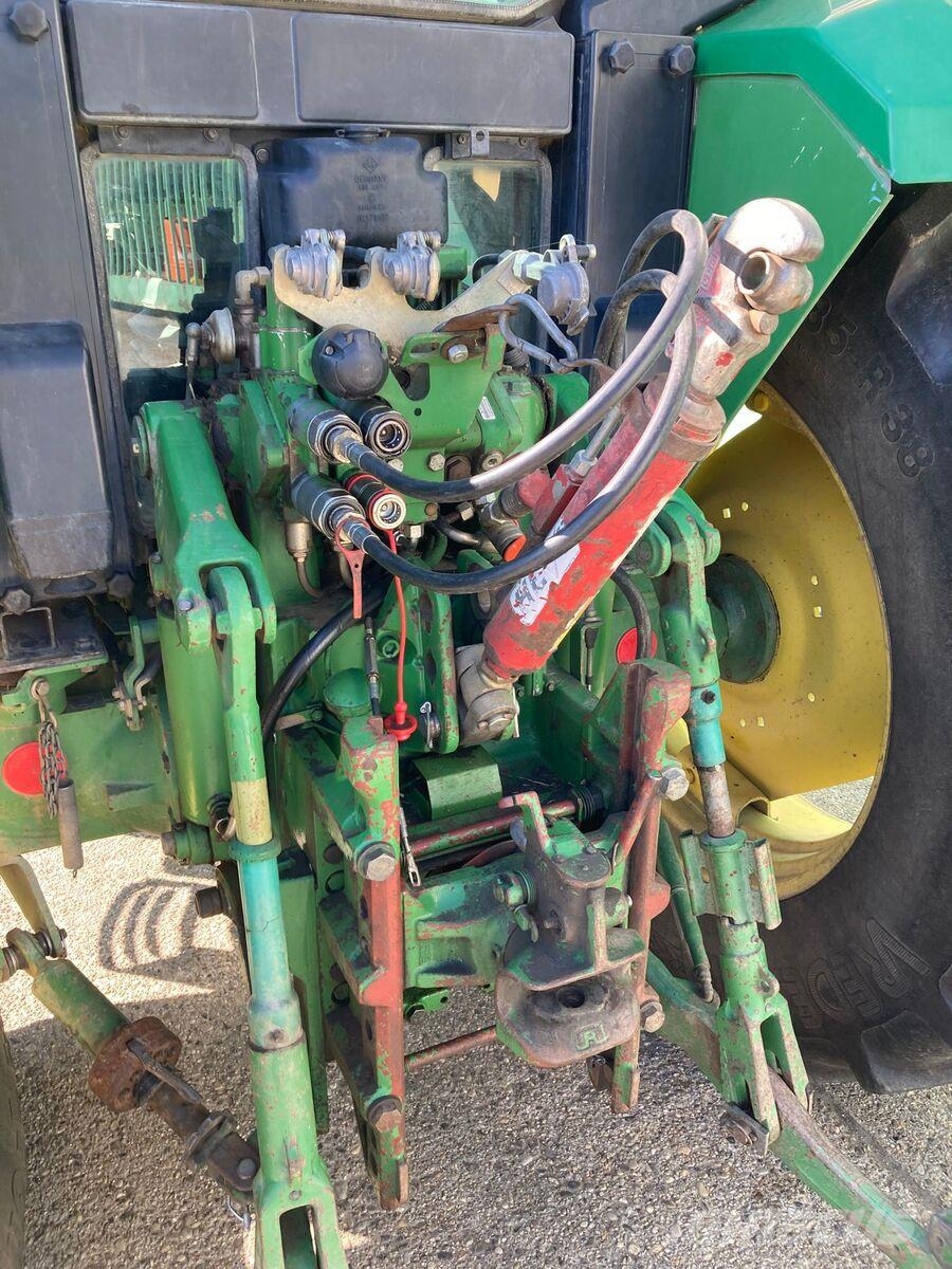 John Deere 6400 الجرارات