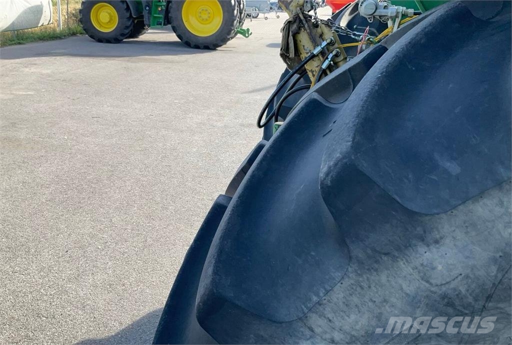 John Deere 6600 الجرارات