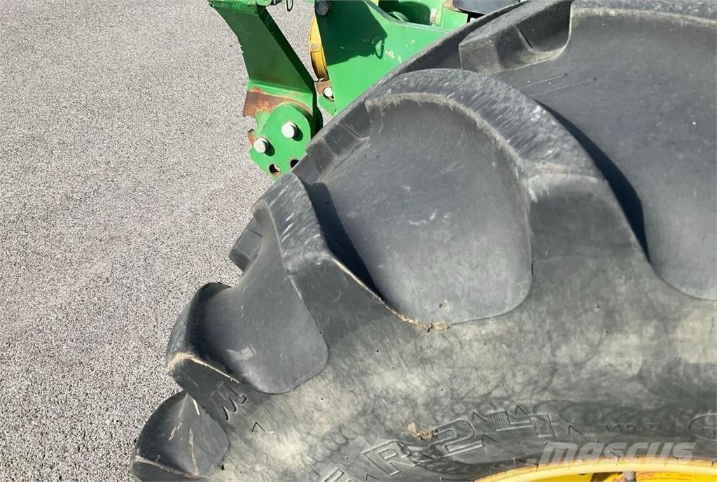 John Deere 6600 الجرارات