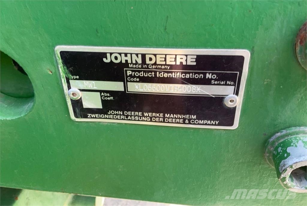 John Deere 6600 الجرارات