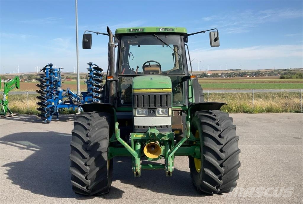 John Deere 6600 الجرارات