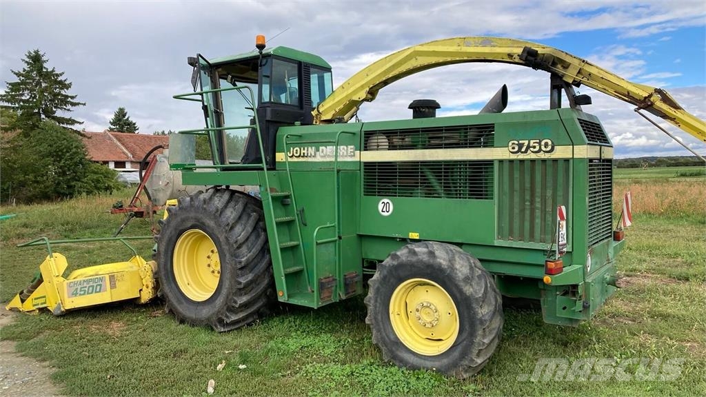 John Deere 6750 Kombajni za krmo