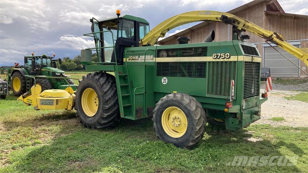 John Deere 6750 Kombajni za krmo