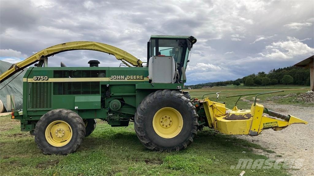 John Deere 6750 Kombajni za krmo
