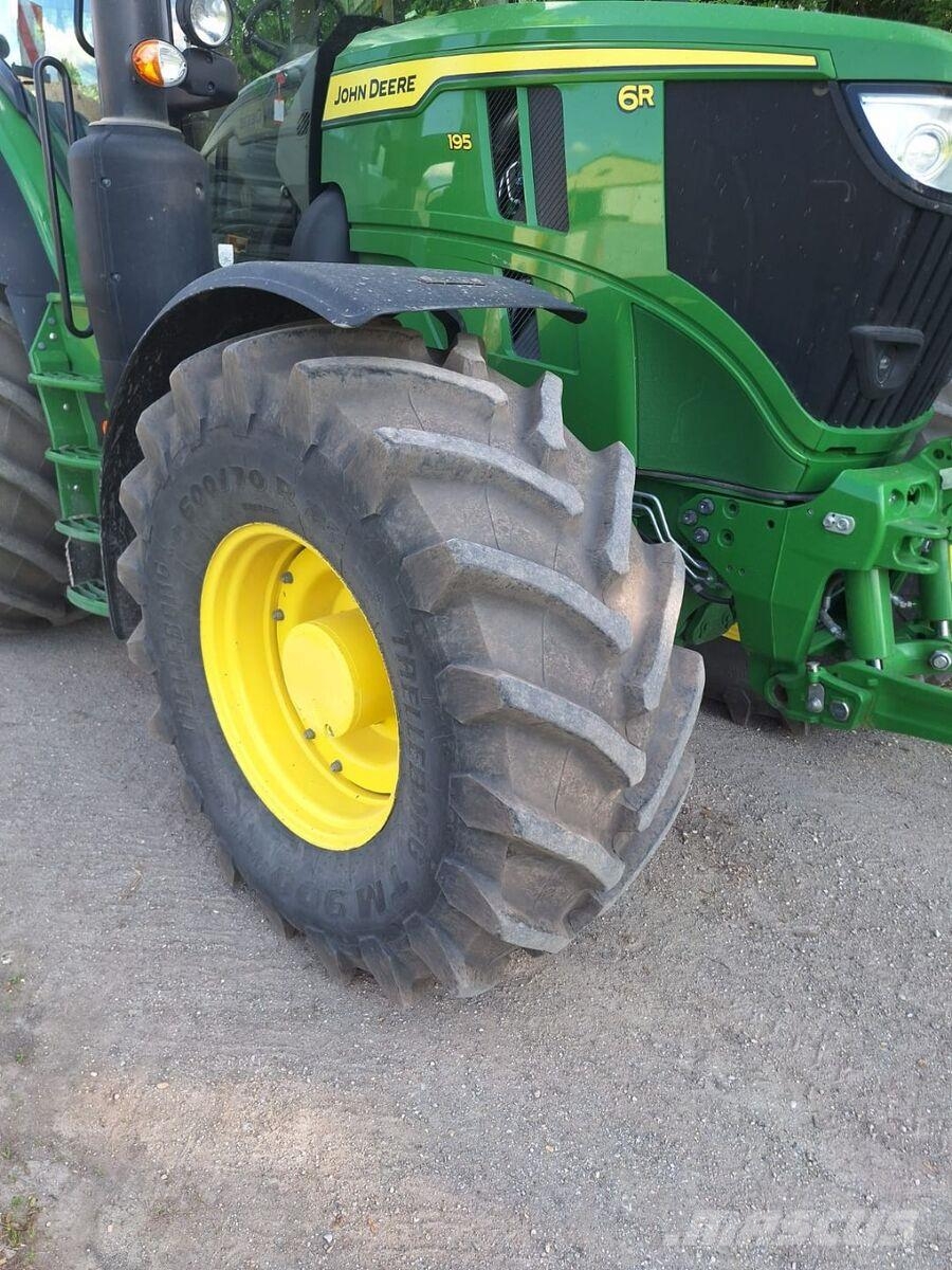 John Deere 6R 195 الجرارات
