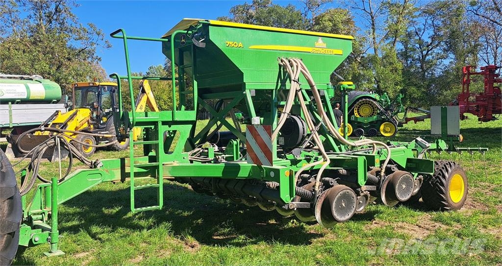 John Deere 750A Andre Jordforbedrings maskiner og ekstrautstyr