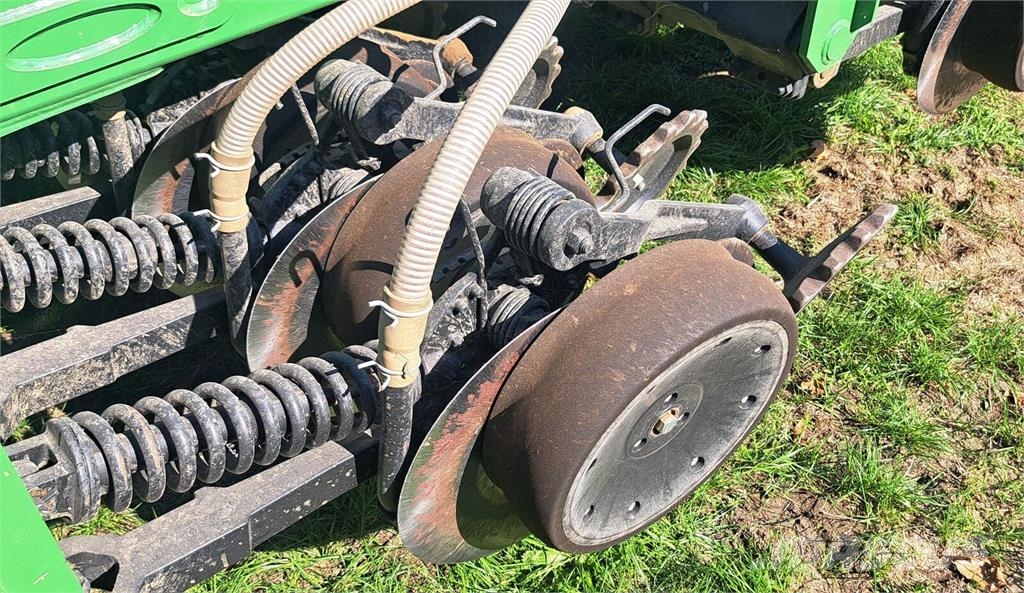 John Deere 750A Andre Jordforbedrings maskiner og ekstrautstyr