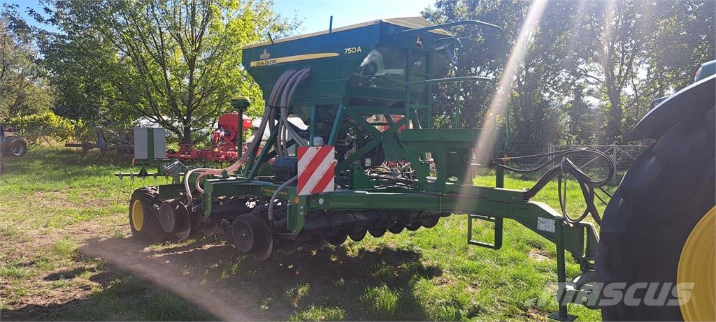 John Deere 750A ماكينات وملحقات زراعة أخرى